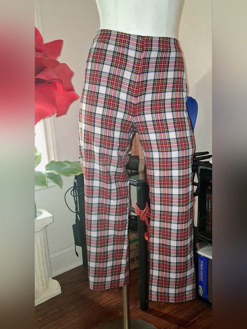 💲IT'S A SALE!! Red Plaid Capri Pants💲